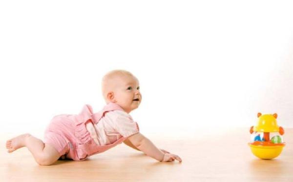 آنچه که باید درباره چهار دست و پا رفتن نوزاد بدانید